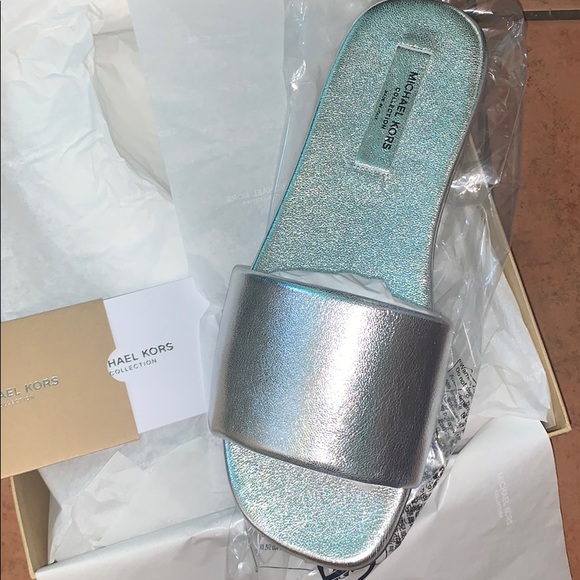 NIB‼️Michael Kors Collection Delphine silver sandals 🤍🤍🤍